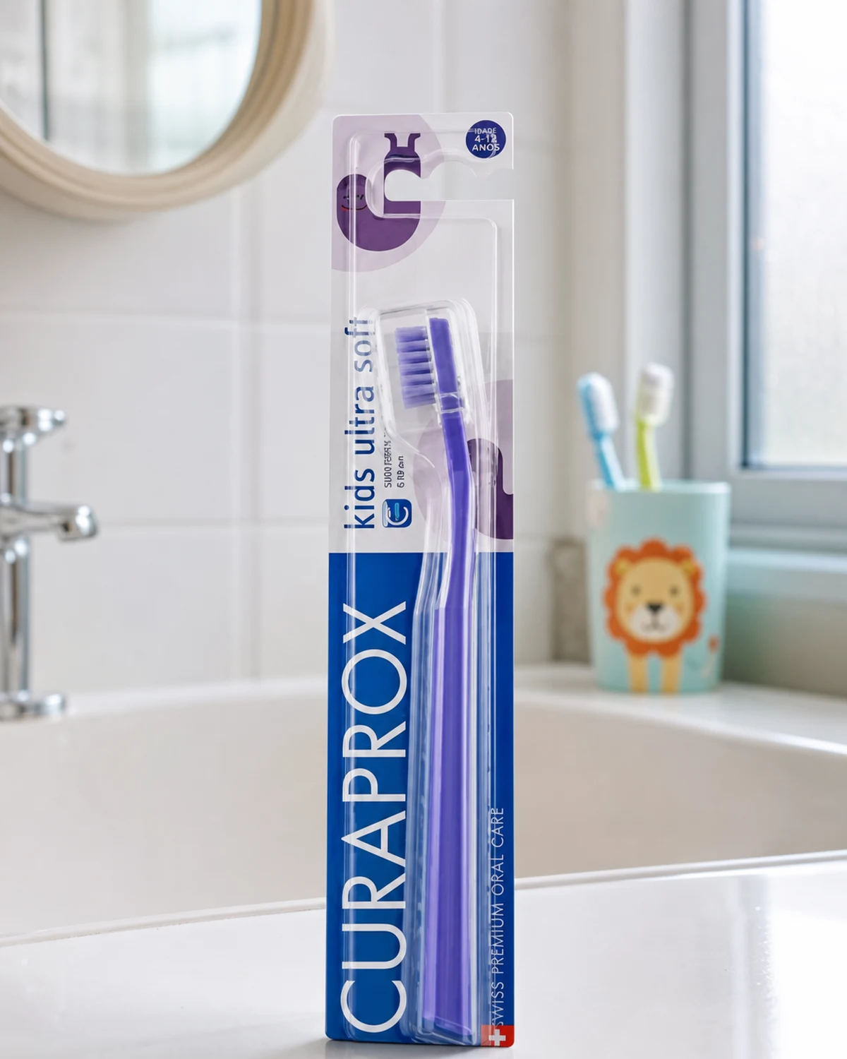 Curaprox Kids CS 5500b escova dental infantil para 4 a 12 anos