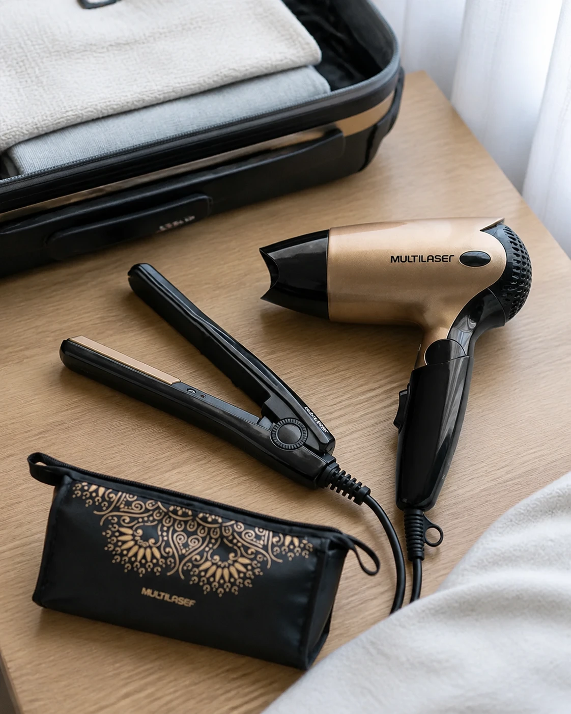 Kit Travel Multilaser com secador, prancha bivolt e nécessaire