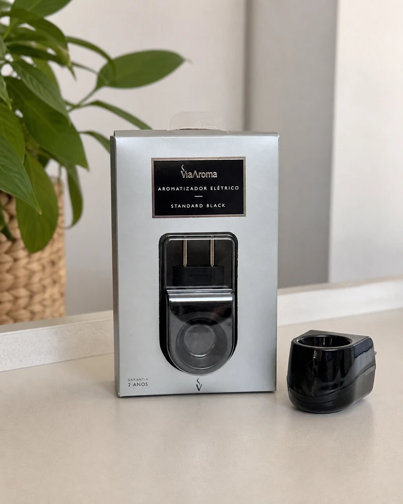 Aromatizador elétrico Standard Black Via Aroma com a embalagem