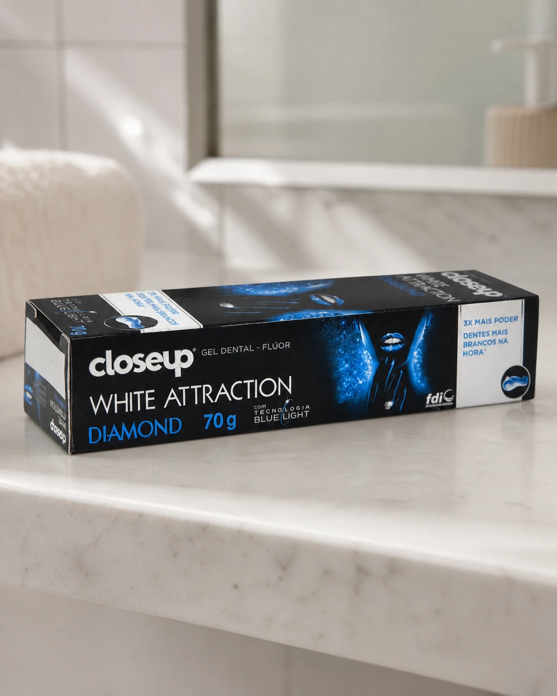 Closeup Creme Dental Branqueador Diamond Attraction Power White 70g