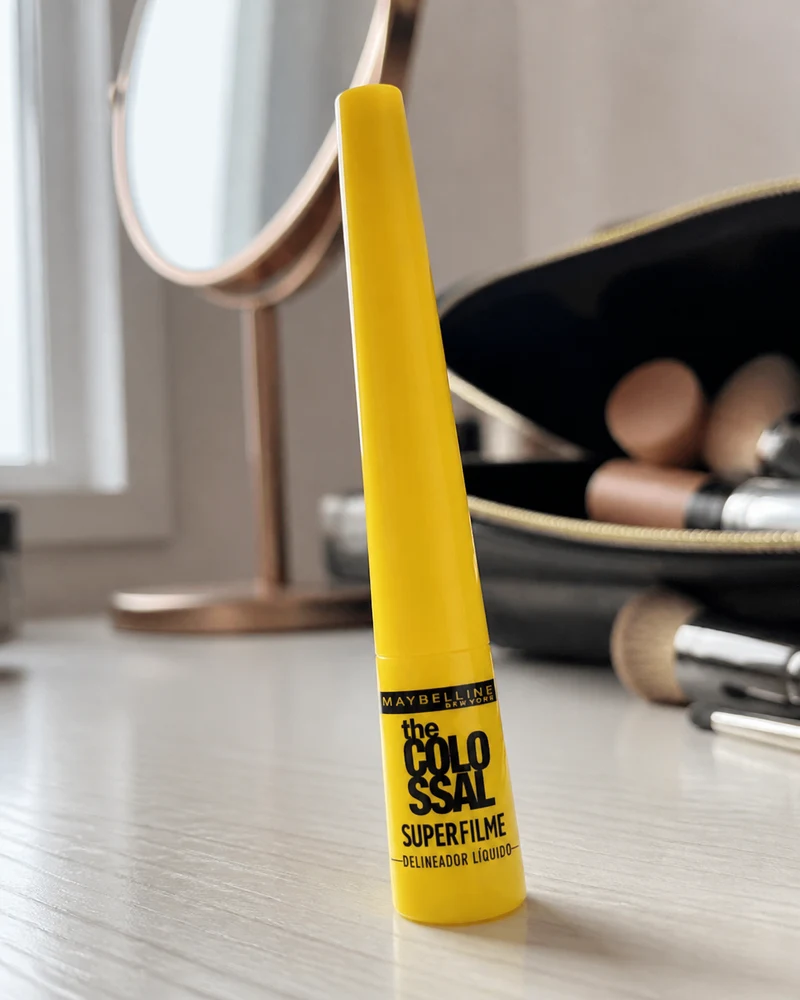 Maybelline NY The Colossal Delineador Líquido Preto