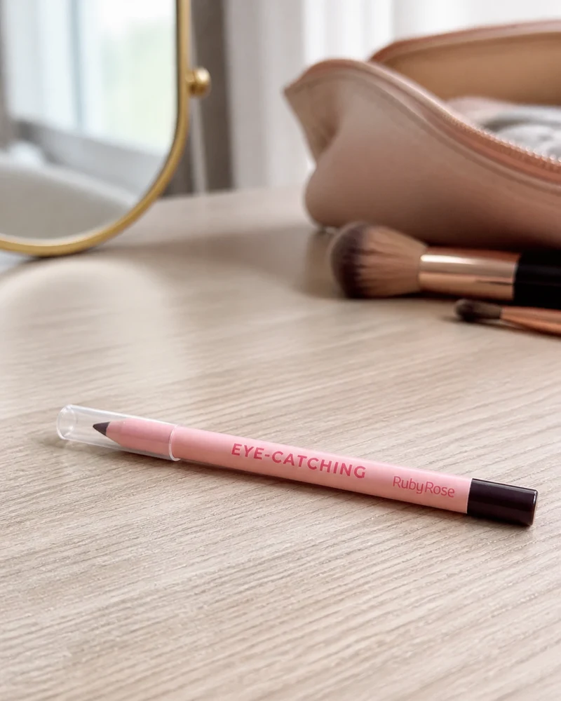 Ruby Rose lápis de olho Eye Catching matte preto
